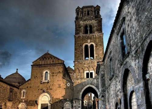 Avviso pubblico per la ricerca di un direttore artistico delle rassegne \